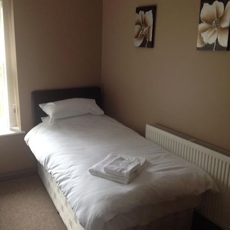 Coach & Horses Bed & Breakfast Tredegar Oda fotoğraf